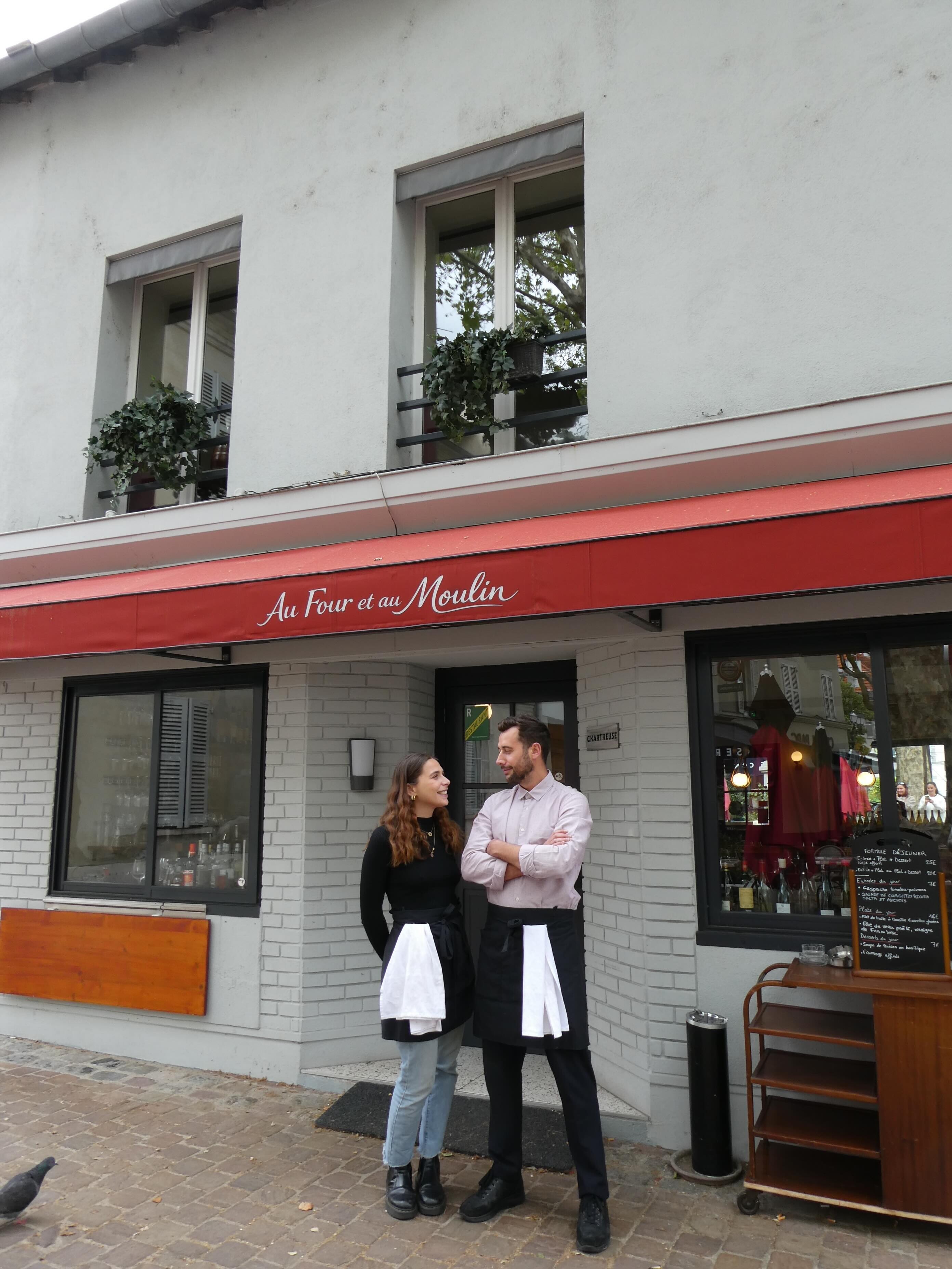 La façade d’Au Moulin à Vent, rue des Fossés Saint-Bernard.